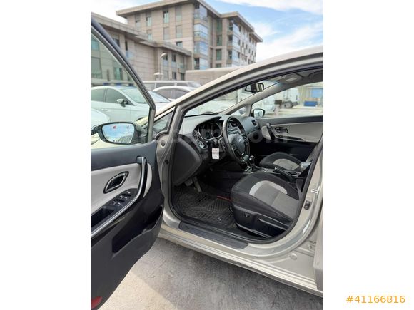 UCARS GRUP 2013 KIA CEED DİZEL OTOMATİK DEĞİŞENSİZ BAKIMLI