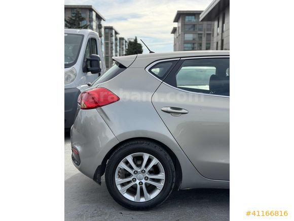 UCARS GRUP 2013 KIA CEED DİZEL OTOMATİK DEĞİŞENSİZ BAKIMLI