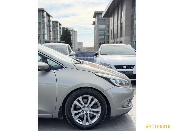 UCARS GRUP 2013 KIA CEED DİZEL OTOMATİK DEĞİŞENSİZ BAKIMLI