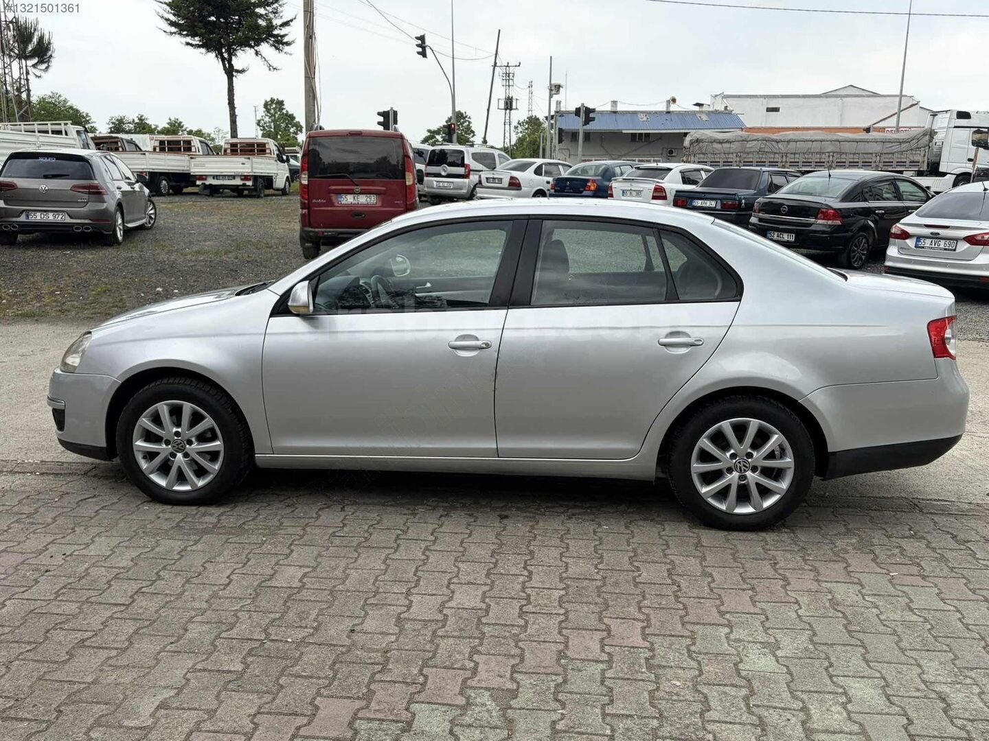 Galeriden Volkswagen Jetta 1.6 TDi Comfortline 2010 Model Samsun 186.000 km Gri 7