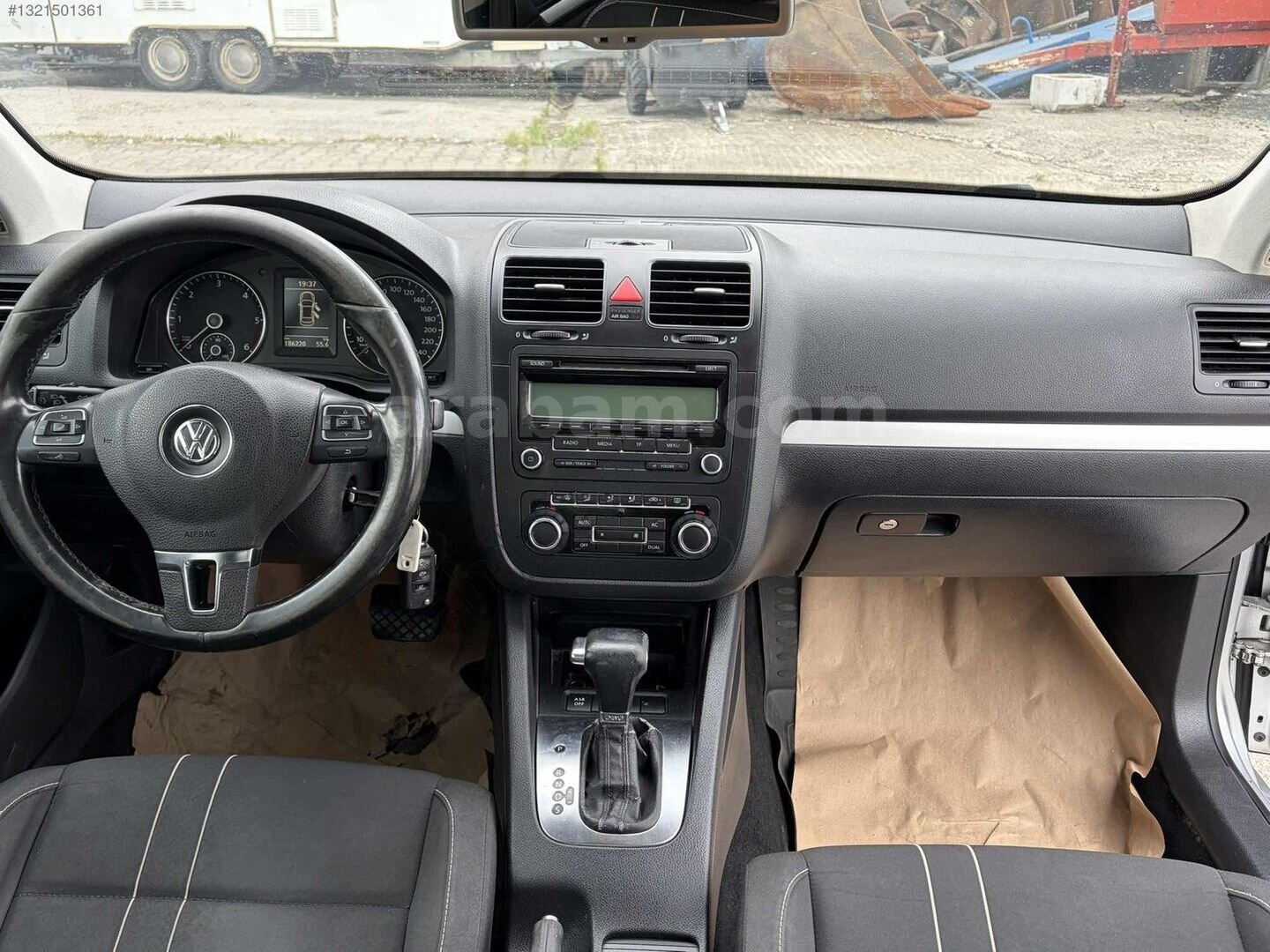 Galeriden Volkswagen Jetta 1.6 TDi Comfortline 2010 Model Samsun 186.000 km Gri 3