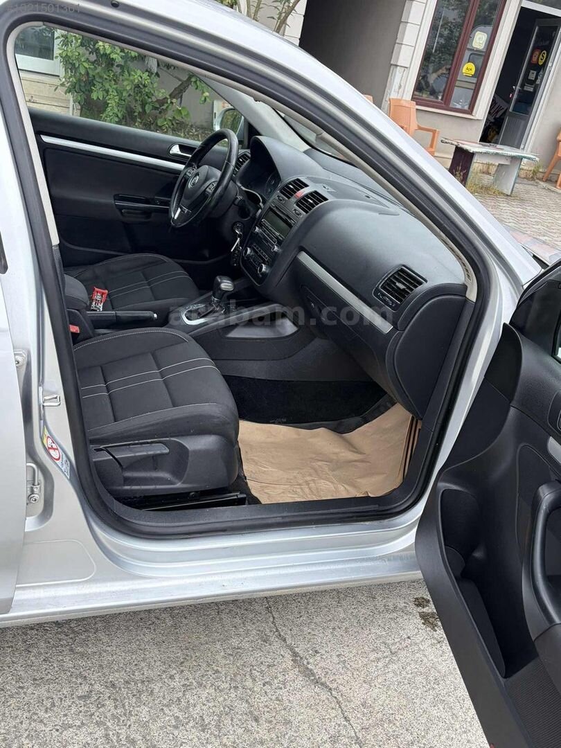 Galeriden Volkswagen Jetta 1.6 TDi Comfortline 2010 Model Samsun 186.000 km Gri 4