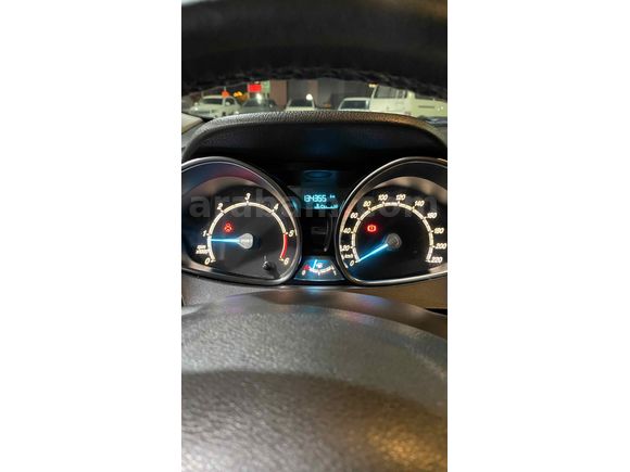 Sahibinden Ford Tourneo Courier 1.6 TDCi Titanium 2017 Model 