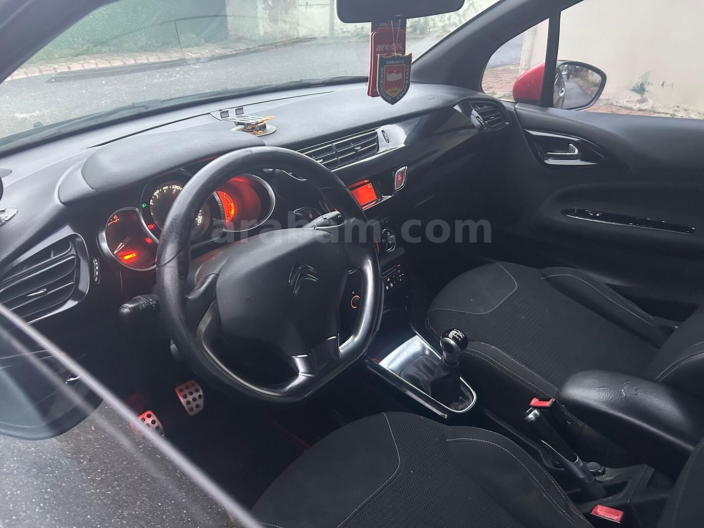 Sahibinden DS Automobiles DS3 1.6 e-HDi DStyle 2010 Model İstanbul 197.530 km Siyah 4