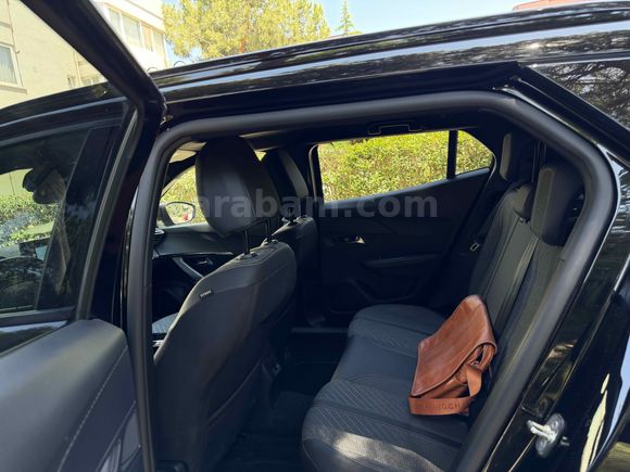 Sıfır Gibi Peugeot 2008 1.2 PureTech Allure 2025 Model 
