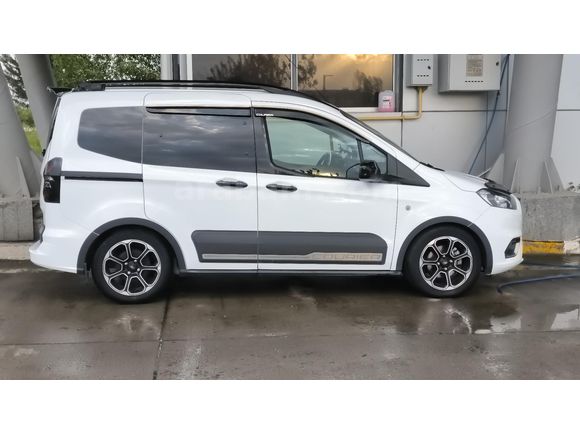 Sahibinden Ford Tourneo Courier 1.5 TDCi Journey Titanium Plus 2022 Model