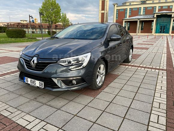 İLK SAHİBİNDEN TEMİZ HATASIZ BOYASIZ MEGANE 4