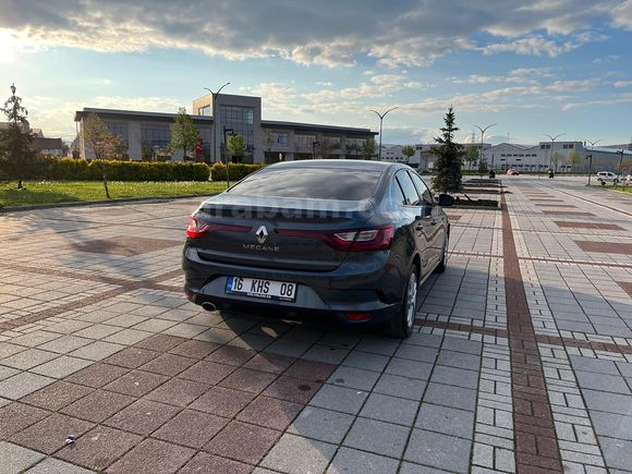 İLK SAHİBİNDEN TEMİZ HATASIZ BOYASIZ MEGANE 4