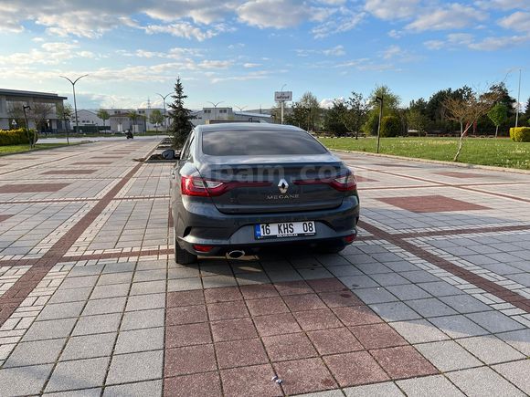 İLK SAHİBİNDEN TEMİZ HATASIZ BOYASIZ MEGANE 4