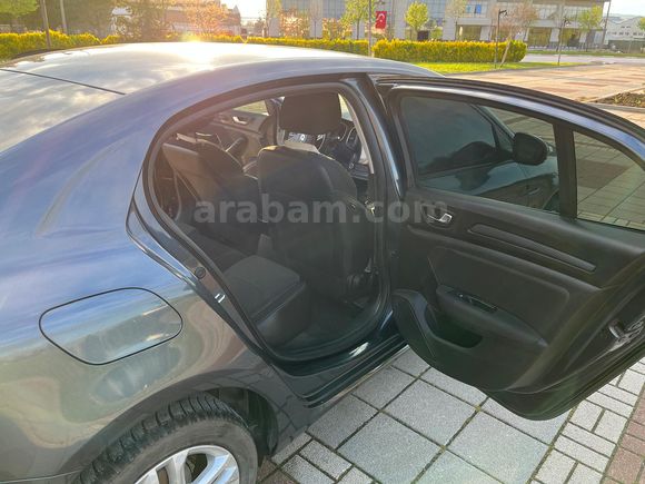 İLK SAHİBİNDEN TEMİZ HATASIZ BOYASIZ MEGANE 4