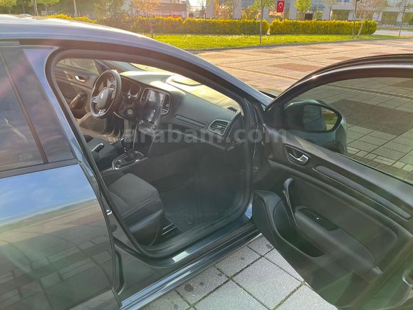 İLK SAHİBİNDEN TEMİZ HATASIZ BOYASIZ MEGANE 4