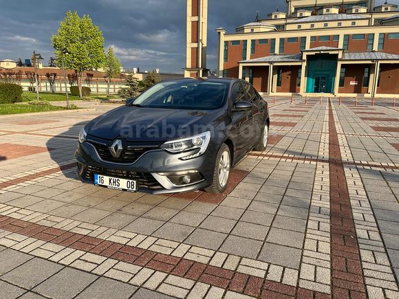 İLK SAHİBİNDEN TEMİZ HATASIZ BOYASIZ MEGANE 4