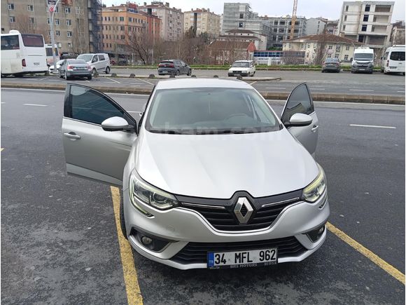 Sahibinden Renault Megane 1.5 Blue DCI Touch 2020 Model