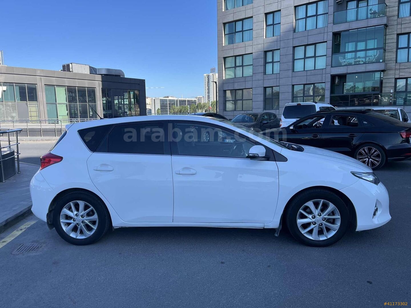 Galeriden Toyota Auris 1.4 D-4D Advance Skypack 2014 Model İstanbul 194.000 km Beyaz 7