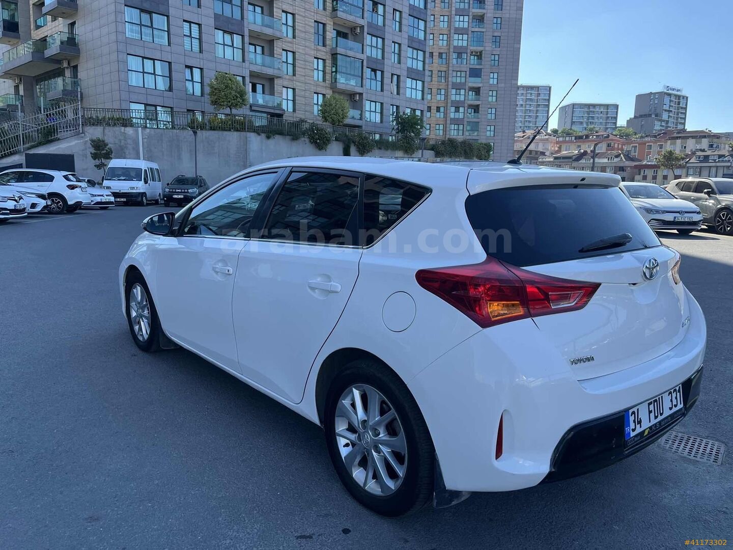 Galeriden Toyota Auris 1.4 D-4D Advance Skypack 2014 Model İstanbul 194.000 km Beyaz 4