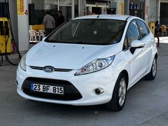 Sahibinden Ford Fiesta 1.4 TDCi Titanium 2012 Model  156.000 km Beyaz