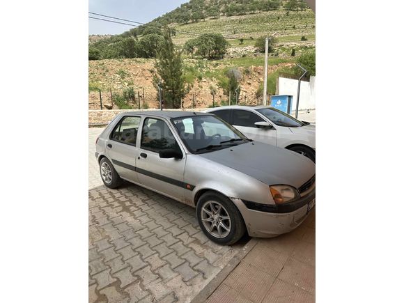 Sahibinden Ford Fiesta 1.25 Ghia 2000 Model  285.000 km Gri