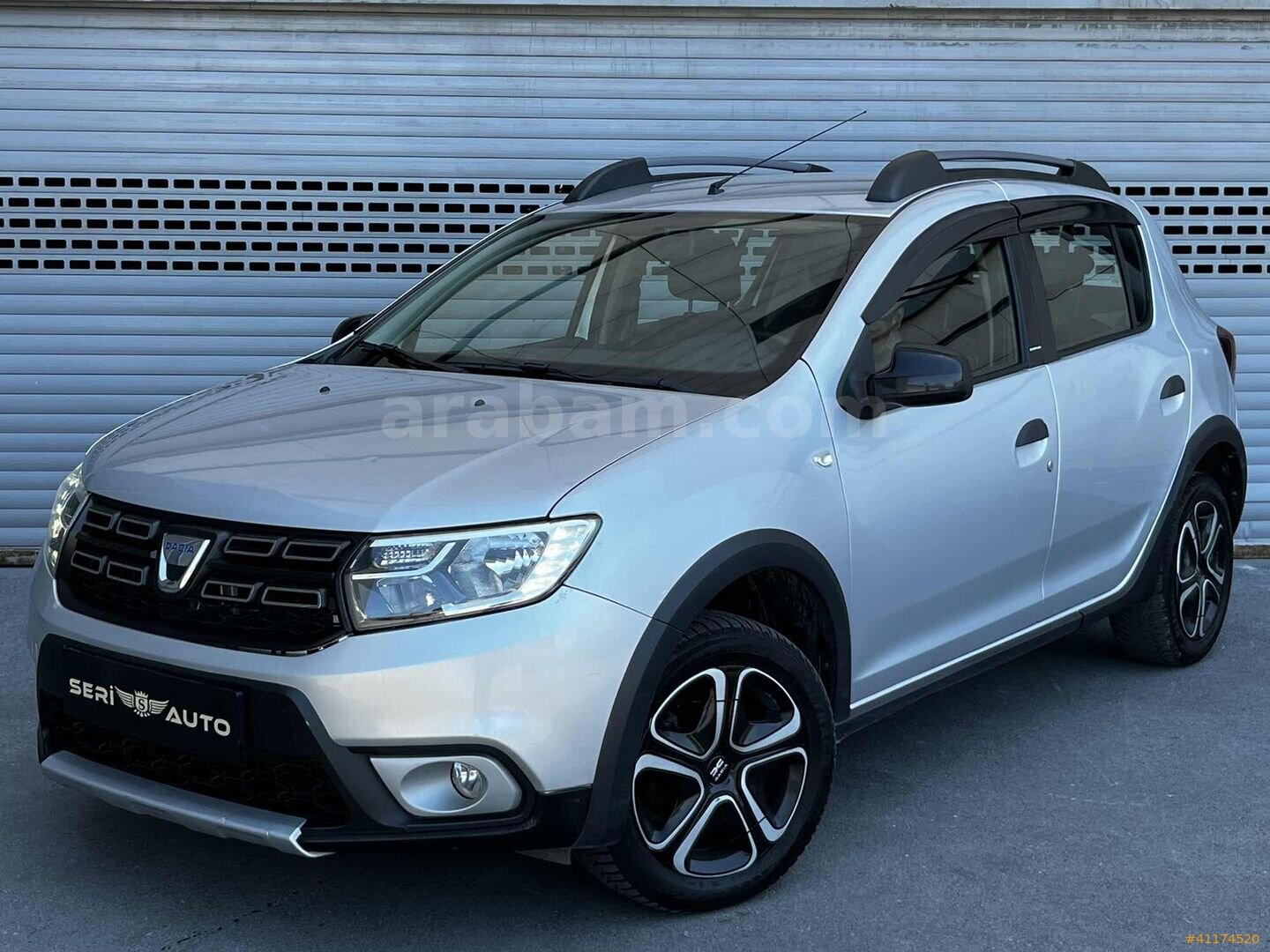 Galeriden Dacia Sandero 1.5 dCi Stepway Style 2018 Model İstanbul 112.000 km Gri 1