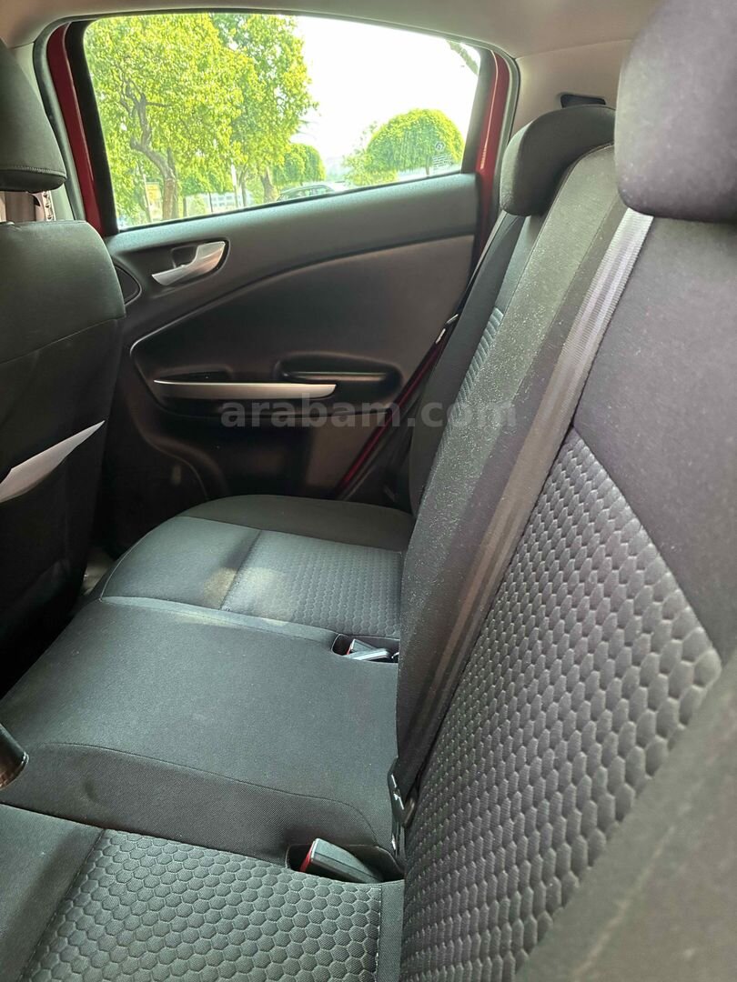 Sahibinden Alfa Romeo Giulietta 1.6 JTD Progression Plus 2012 Model İstanbul 222.000 km Kırmızı 7