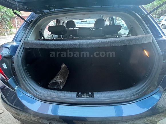TEMİZ AİLE ARABASI