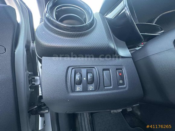 143,000 km de 2019 model CLİO 1,5 dci ICON /OTOMATİK VİTES