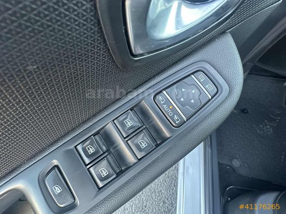 143,000 km de 2019 model CLİO 1,5 dci ICON /OTOMATİK VİTES
