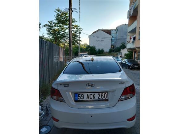 Sahibinden Hyundai Accent Blue 1.6 CRDI Mode Plus 2014 Model 