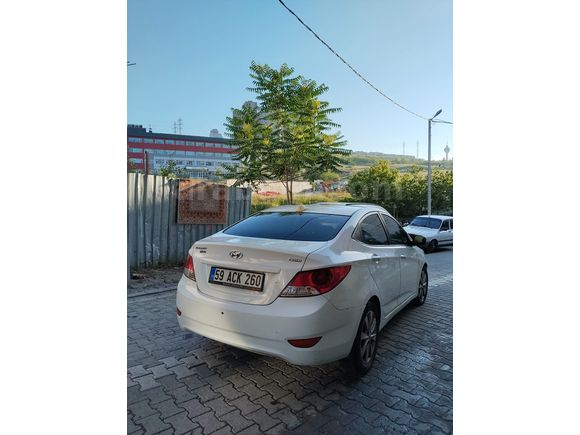 Sahibinden Hyundai Accent Blue 1.6 CRDI Mode Plus 2014 Model 
