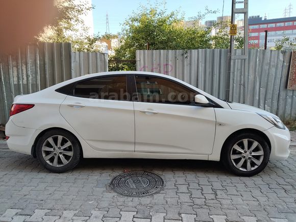 Sahibinden Hyundai Accent Blue 1.6 CRDI Mode Plus 2014 Model 