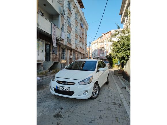 Sahibinden Hyundai Accent Blue 1.6 CRDI Mode Plus 2014 Model 