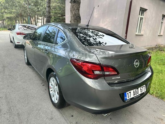 Emniyet Mensubundan Opel Astra 1.4 T Edition Plus 2019 Model 