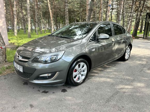 Emniyet Mensubundan Opel Astra 1.4 T Edition Plus 2019 Model 