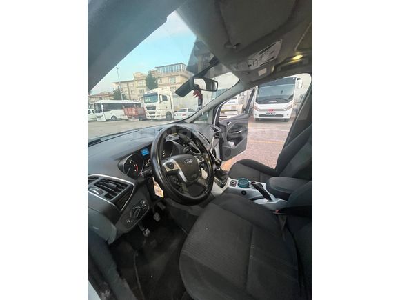 Sahibinden Ford C-Max 1.6 TDCi Titanium 2012 Model  286.000 km Beyaz