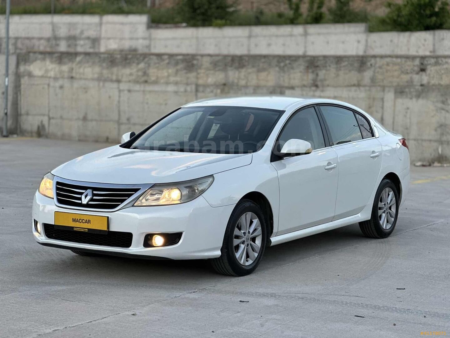 Galeriden Renault Latitude 1.5 dCi Expression 2012 Model Yozgat 219.000 km Beyaz 3