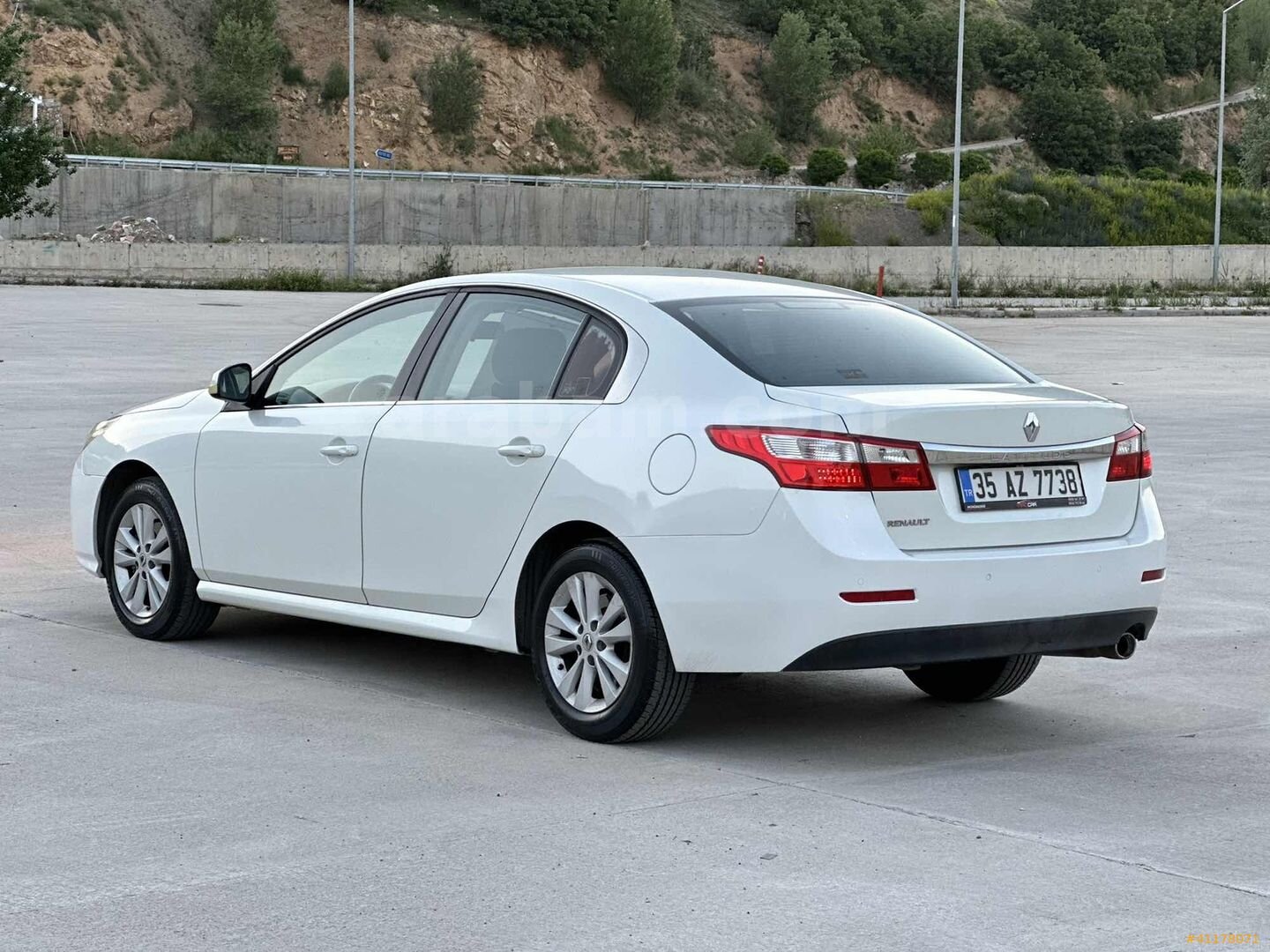 Galeriden Renault Latitude 1.5 dCi Expression 2012 Model Yozgat 219.000 km Beyaz 5