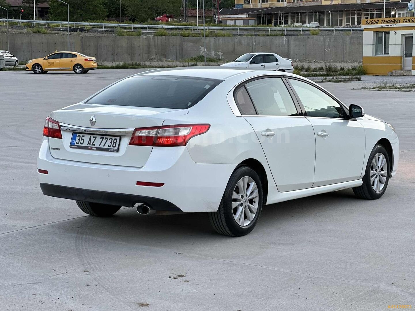 Galeriden Renault Latitude 1.5 dCi Expression 2012 Model Yozgat 219.000 km Beyaz 7