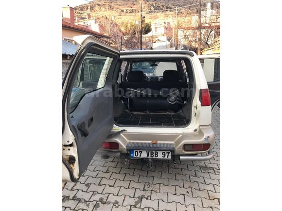 Avcıdan Nissan Terrano