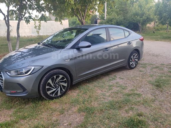  Hyundai Elantra 1.6 D-CVVT Style 2016 Model 