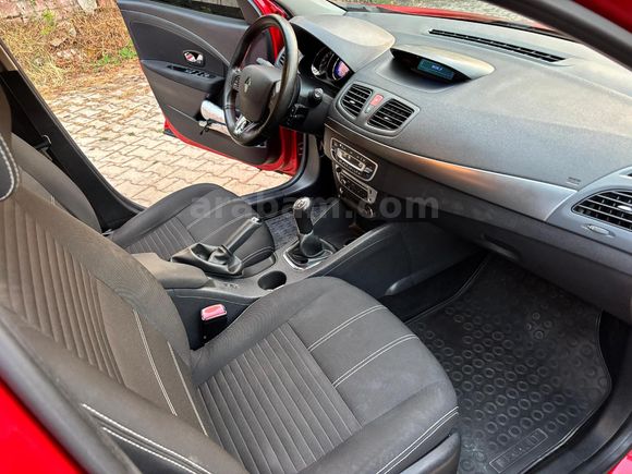 Sahibinden Renault Megane 1.6 Touch Plus 2015 Model  88.000 km Kırmızı