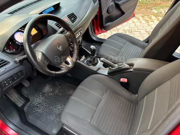 Sahibinden Renault Megane 1.6 Touch Plus 2015 Model  88.000 km Kırmızı