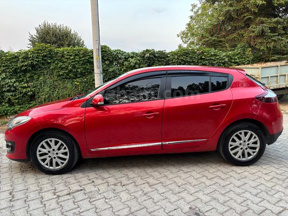 Sahibinden Renault Megane 1.6 Touch Plus 2015 Model  88.000 km Kırmızı