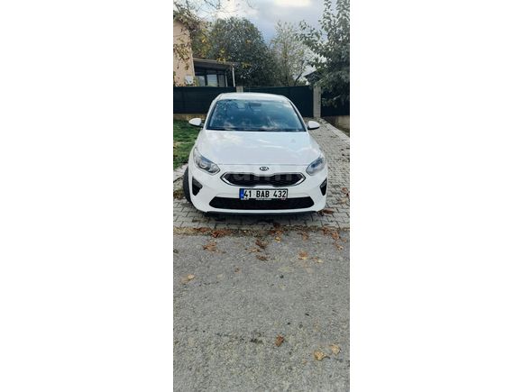 Sahibinden Kia Ceed 1.4 Cool 2019 Model 104000 km Beyaz