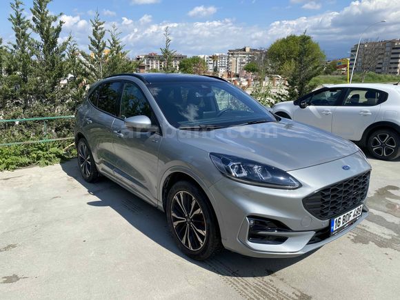Ford Kuga 1.5 ST Line 12.000 km 