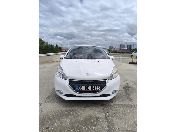 Sahibinden Peugeot 208 1.2 VTi Active 2014 Model  143.000 km Beyaz