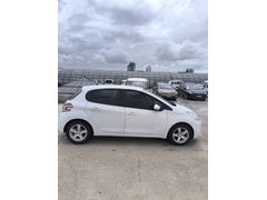 Sahibinden Peugeot 208 1.2 VTi Active 2014 Model  143.000 km Beyaz