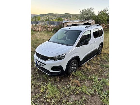 Sahibinden Peugeot Rifter 1.5 BlueHDI Allure 2023 Model Kayseri 15.000 km Beyaz