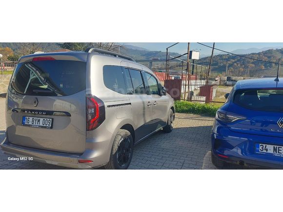 Sahibinden Renault Kangoo Multix 1.5 BluedCi Iconic 2025 Model
