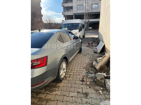 Sahibinden Skoda SuperB 1.6 TDI Style 2017 Model  146000 km Gri