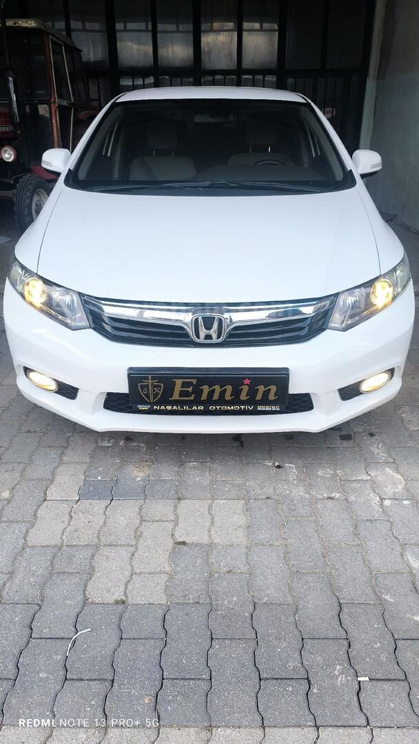 Galeriden Honda Civic 1.6i VTEC Dream 2012 Model Kütahya 163.500 km Beyaz 3