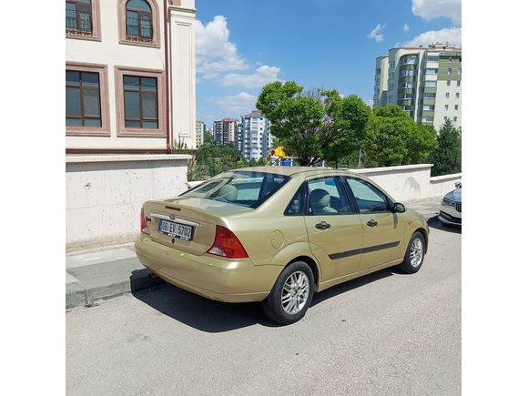 Sahibinden Ford Focus 1.6 Ghia 2001 Model 